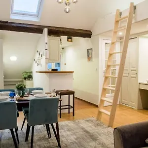 Spacious In Hyper Center - Smart Tv & Wifi - 4p , Paris France